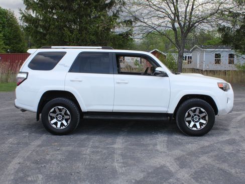 Used 2017 Toyota 4Runner TRD Off-Road Premium AWD/4WD image 5
