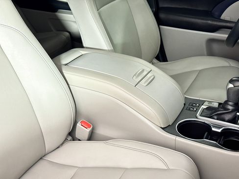 Used 2019 Toyota Highlander XLE image 33