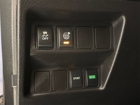 Used 2017 Nissan Rogue SV image 22