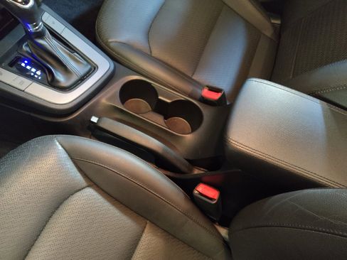 Used 2019 Hyundai Elantra Limited w/ Winter Weather Package image 26