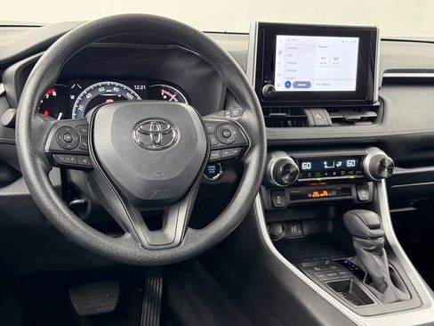 Used 2025 Toyota RAV4 XLE FWD image 34