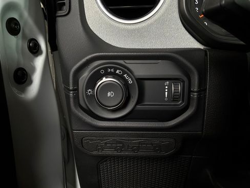 Used 2025 Jeep Wrangler Unlimited Sahara AWD/4WD image 18