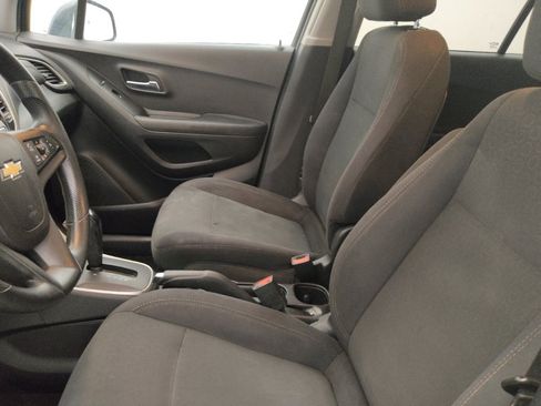 Used 2020 Chevrolet Trax LS w/ Tint and Cruise Package FWD image 17