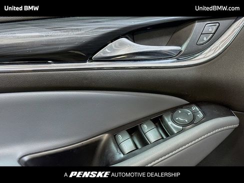 Used 2019 Buick Enclave Essence FWD image 3