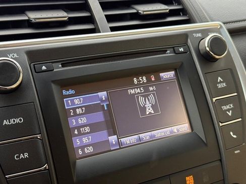 Used 2017 Toyota Camry LE image 23