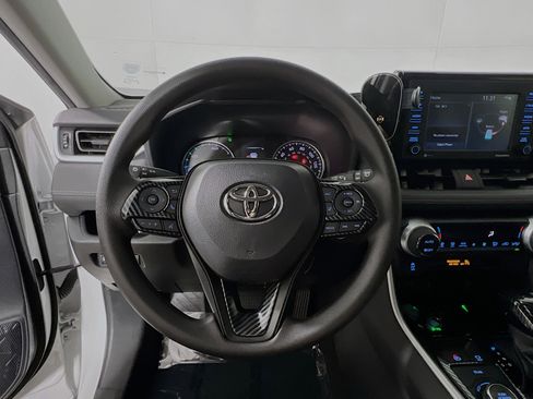 Used 2022 Toyota RAV4 XLE image 18
