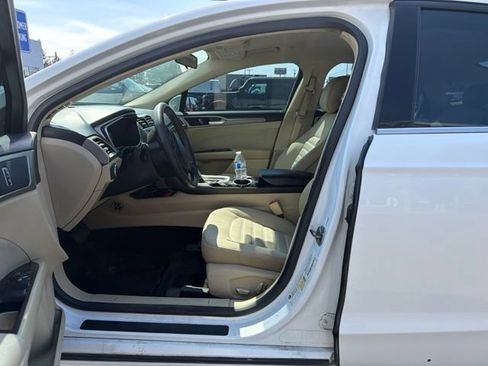 Used 2013 Ford Fusion SE FWD image 2