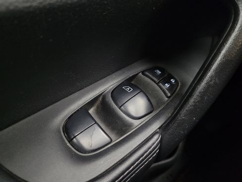 Used 2019 Nissan Rogue Sport S image 27