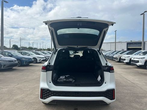 New 2026 Volkswagen Tiguan SE R-Line FWD image 42