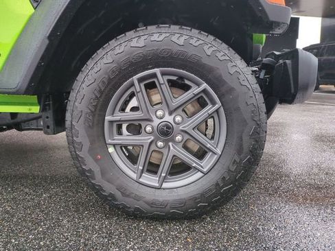 New 2025 Jeep Gladiator Sport image 11