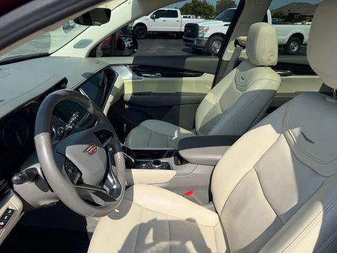Used 2024 Cadillac XT6 Premium Luxury w/ Technology Package FWD image 27