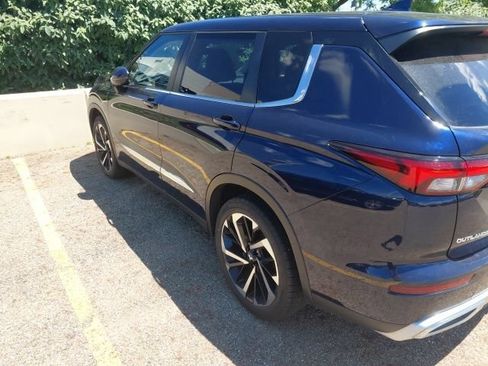 Used 2023 Mitsubishi Outlander SE FWD image 3