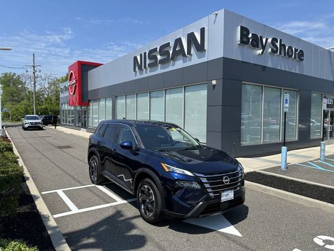 Certified 2025 Nissan Rogue SV AWD/4WD image 2