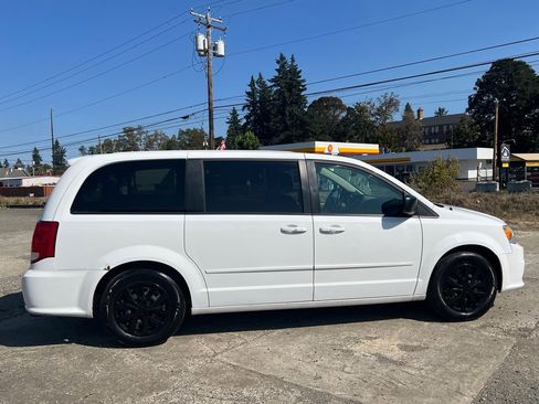 Used 2017 Dodge Grand Caravan SE w/ Power Window Group image 10