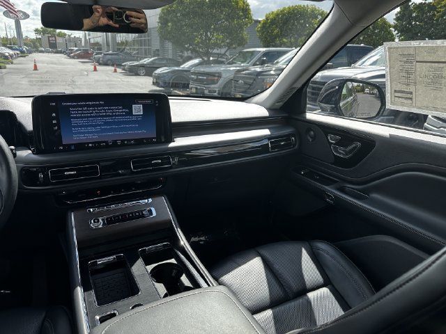 Certified 2025 Lincoln Aviator Reserve w/ Illumination Package AWD/4WD image 17