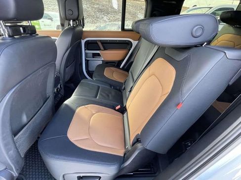 Used 2023 Land Rover Defender 130 X-Dynamic SE image 11