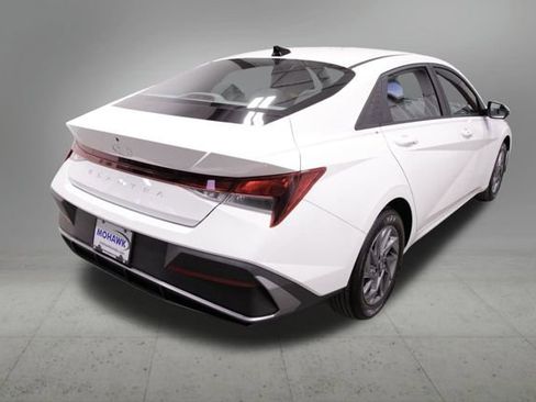 Used 2024 Hyundai Elantra SEL image 5