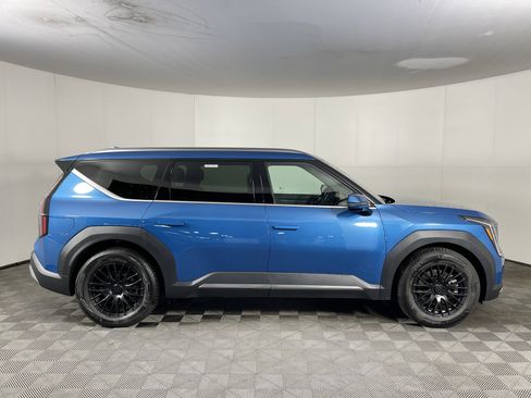 Used 2024 Kia EV9 Wind image 5