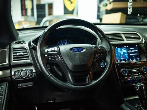 Used 2019 Ford Explorer XLT w/ Equipment Group 202A FWD image 17
