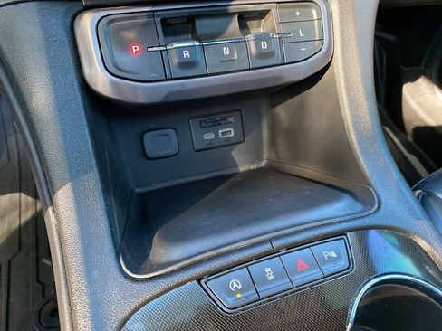 Used 2022 GMC Acadia AT4 w/ Technology Package image 19