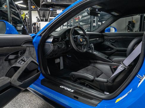 Used 2018 Porsche 911 GT2 RS RWD image 22