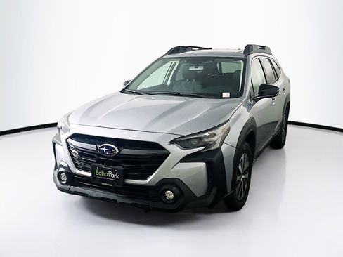 Used 2025 Subaru Outback Premium image 3