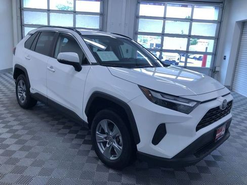 Used 2025 Toyota RAV4 XLE AWD/4WD image 36