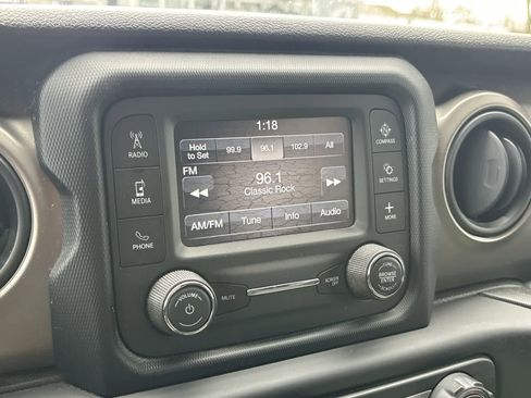 Used 2018 Jeep Wrangler Unlimited Sport image 13