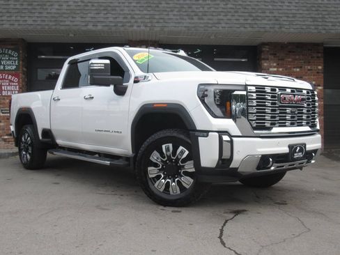 Used 2025 GMC Sierra 2500 Denali w/ Denali Reserve Package AWD/4WD image 2