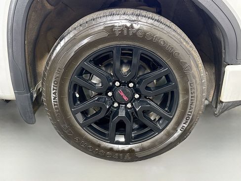 Used 2020 GMC Sierra 1500 Elevation w/ Elevation Value Package image 32