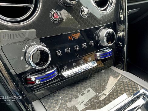 Certified 2022 Rolls-Royce Cullinan Black Badge w/ Dark Exterior Package image 29