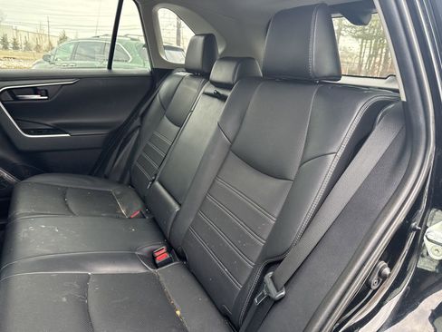 Used 2019 Toyota RAV4 Limited image 15