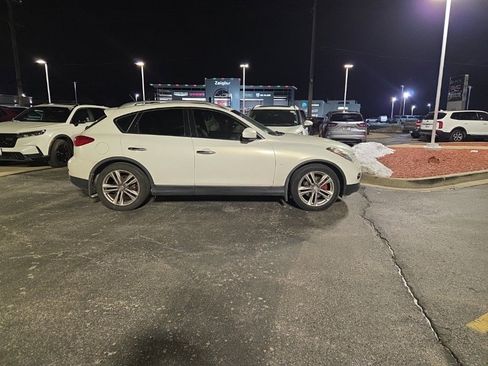 Used 2015 INFINITI QX50 Journey image 3