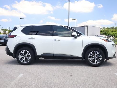 Used 2021 Nissan Rogue SV FWD image 4
