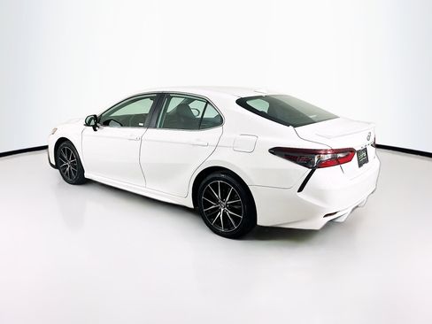 Used 2024 Toyota Camry SE image 5
