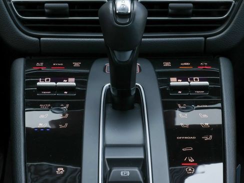 Certified 2026 Porsche Macan AWD/4WD image 45