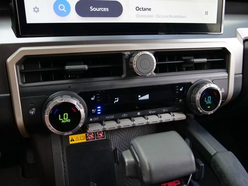 Used 2024 Toyota Tacoma TRD Off-Road w/ TRD Off Road Premium Package image 14