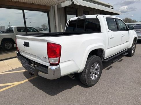 Used 2017 Toyota Tacoma SR5 w/ Tow Package image 6