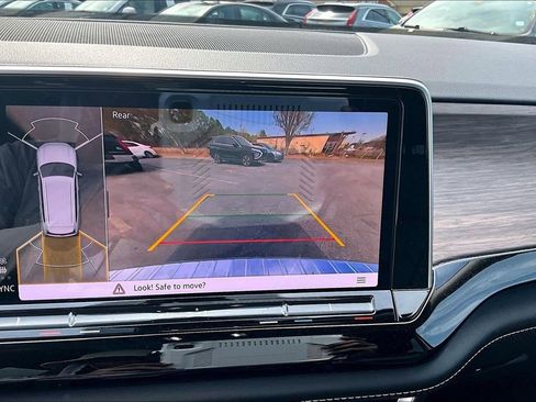 Used 2024 Volkswagen Atlas SEL Premium R-Line image 14