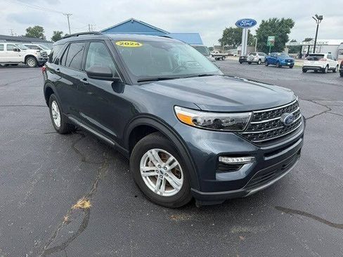 Used 2024 Ford Explorer XLT w/ Equipment Group 202A AWD/4WD image 3