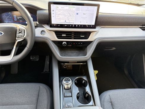 Used 2025 Ford Explorer Active image 13