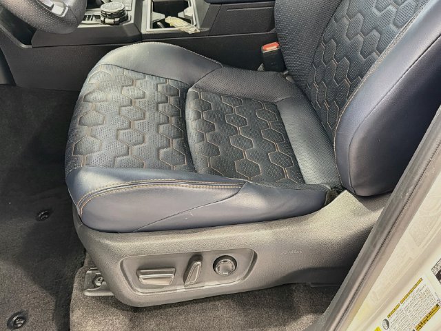Used 2025 Toyota 4Runner Platinum AWD/4WD image 17