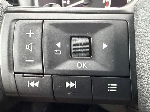 Used 2025 Nissan Rogue S FWD image 15