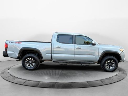 Used 2019 Toyota Tacoma TRD Off-Road image 7