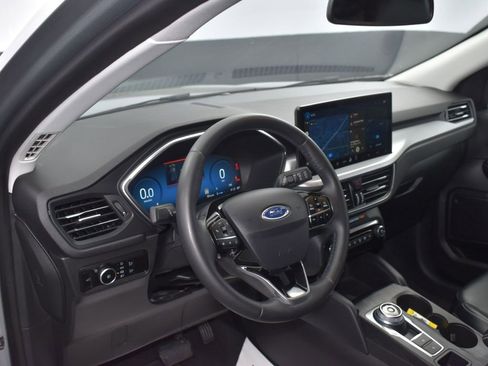 Used 2023 Ford Escape Platinum image 16