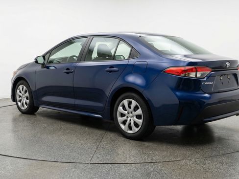 Used 2025 Toyota Corolla LE image 6