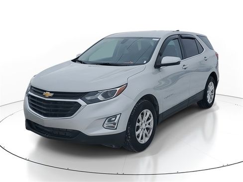 Used 2018 Chevrolet Equinox LT image 2