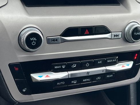 Used 2023 Ford Explorer XLT w/ Equipment Group 202A image 18