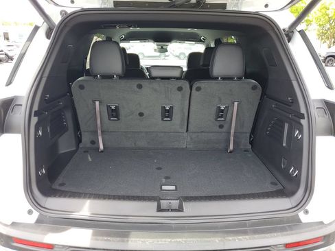 Used 2025 Chevrolet Traverse LT w/ Driver Confidence Package FWD image 31