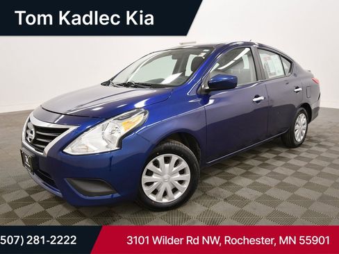 Used 2018 Nissan Versa SV image 1